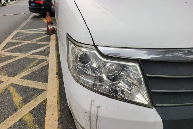 Used Dongfeng Shuaike 2010 1.6L Manual Luxury Edition Right Front Headlight