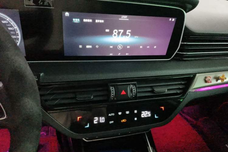 Used Hongqi HS5 2019 2.0T Smart Connect Flagship All-Wheel-Drive Version Audio And AC Panel