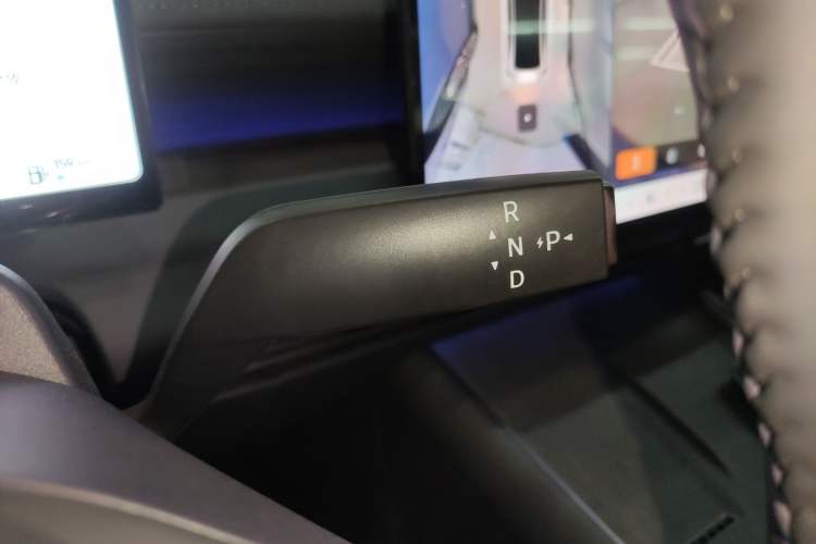 Used Nissan N6 2026 Model 180 Max Gear Lever