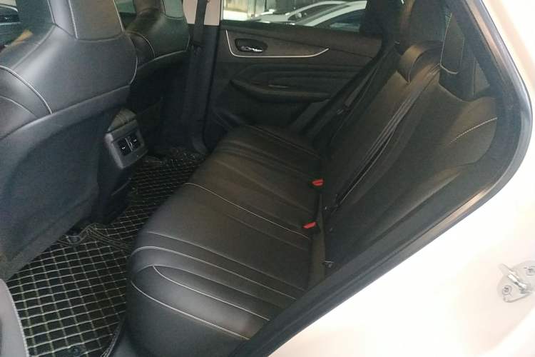 Used Venucia V 2022 260T Black Horse Edition · Idol