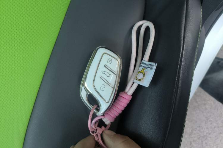 Used Roewe Clever 2021 302 km New Four-Seater Super-Efficient Version
