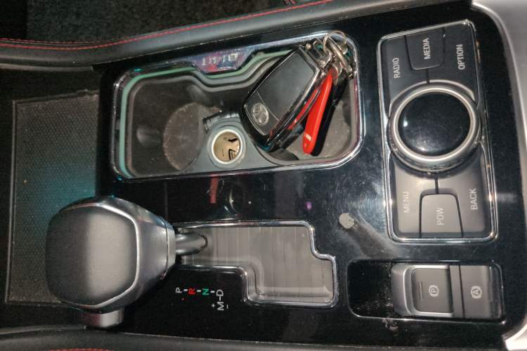 Used BAIC Off-Road BJ40 2019 2.3T Automatic Four-Wheel Drive Urban Hunter Edition Premium Model China VI Emission Standard Gear Lever