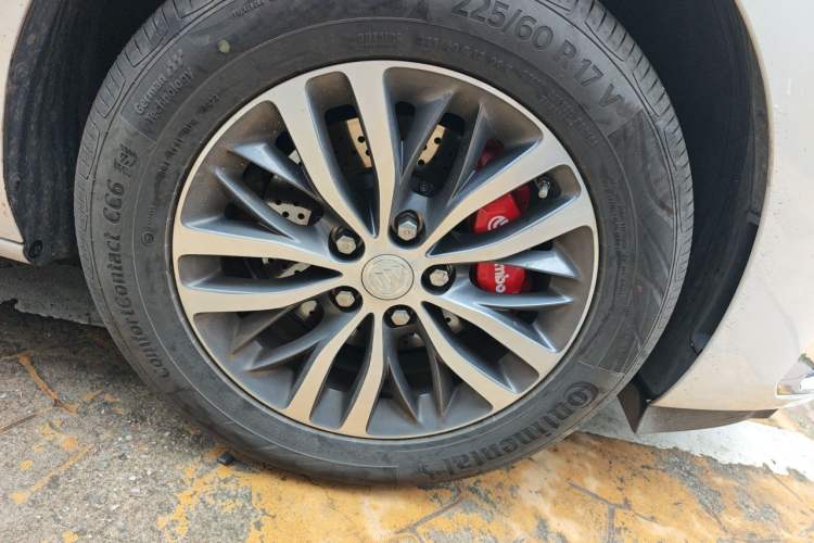 Used Buick GL8 2023 ES Lu Zun Comfort Model Right Front Wheel Hub