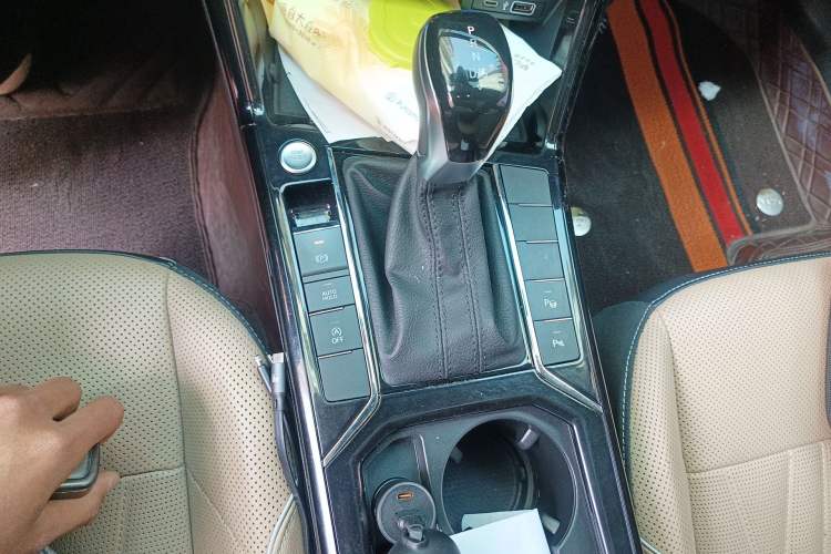 Used Volkswagen Passat 2022 330TSI Starry Luxury Edition Gear Lever