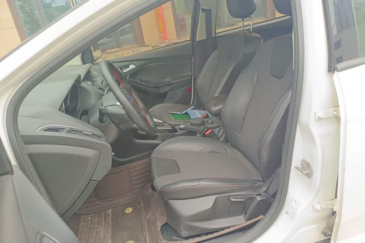 Used Ford Focus 2012 Sedan 1.6L Automatic Fashion Edition Left Front Seat