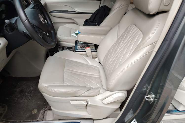 Used Buick GL8 2017 ES 28T Comfort Model China V Standard
