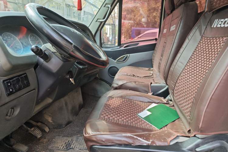 Used Iveco Daily 2017 2.5T A35 Low-Roof 5-7 Seater Passenger Van 47Z5 Left Front Seat