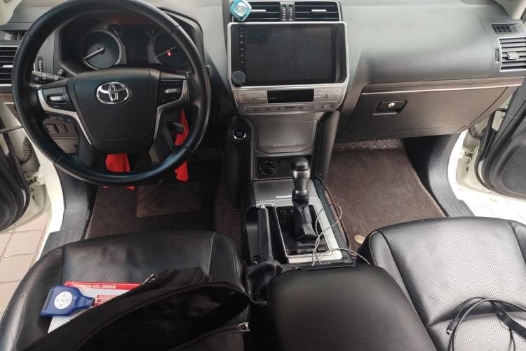 Used Toyota Prado 2018 3.5L Automatic TX-L Center Console