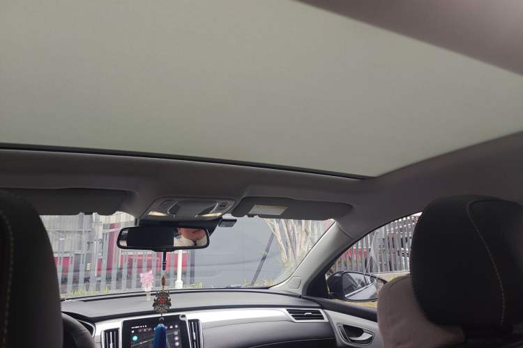 Used Roewe i6 MAX 2020 300TGI Automatic Supreme Edition with Cool Sunroof and Advanced Driving Features