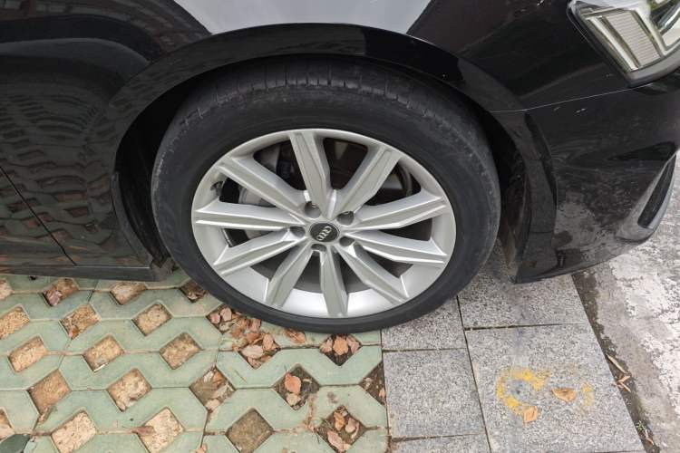 Used Audi A6L 2021 45 TFSI Prestige Dynamic Edition Right Front Wheel Hub