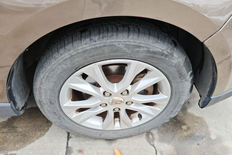 Used Baojun 730 2014 1.5L Manual Luxury Navigation ESP Version 7 Seats Right Front Wheel Hub