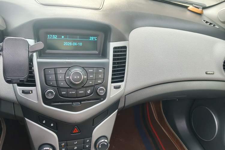 Used Chevrolet Cruze 2012 1.8L SE AT Audio And AC Panel