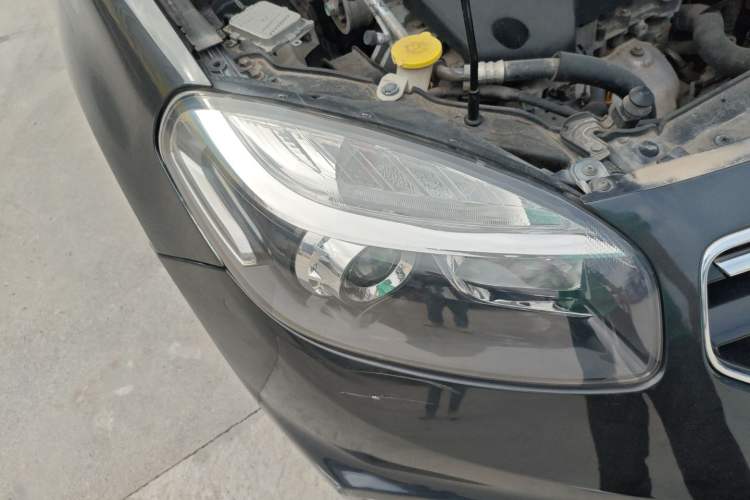 Used Renault Koleos 2012 2.5L Two-Wheel Drive Comfort Edition with Navigation
