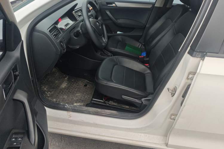 Used Volkswagen Santana 2015 Haval H6 1.6L Automatic Luxury Model Driver Seat