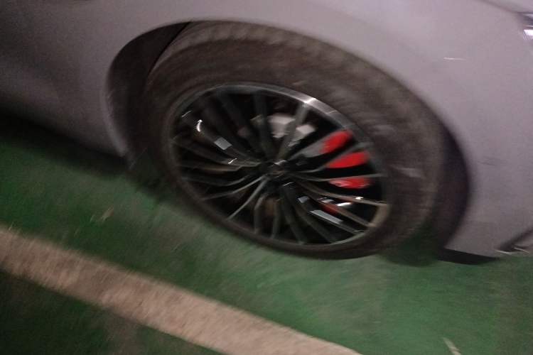 Used BYD Han 2025 EV with 701 km of Laser Radar-Enabled Intelligent Driving Right Front Wheel Hub