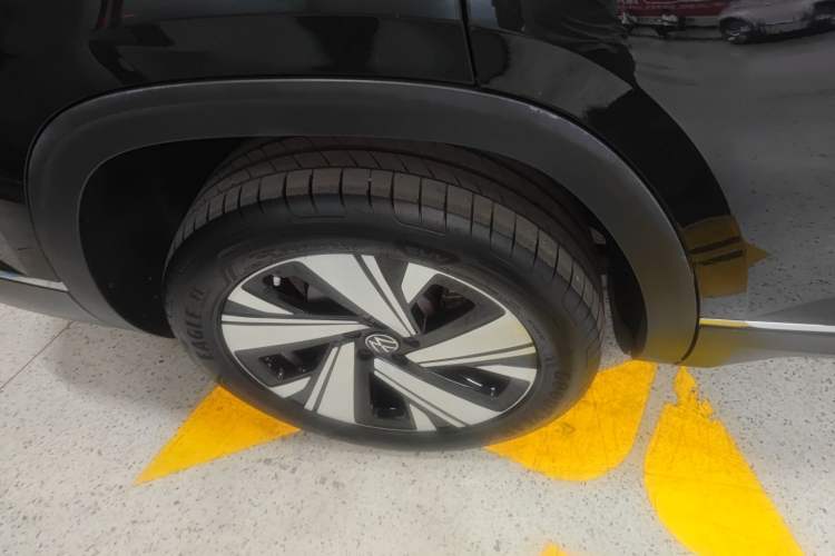 Used Volkswagen Teramont 2023 Facelift 380TSI Four-Wheel Drive Prestige Luxury Edition Right Rear Wheel Hub