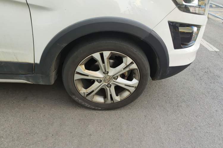 Used BAIC Senova X25 2015 1.5L manual Comfort trim level