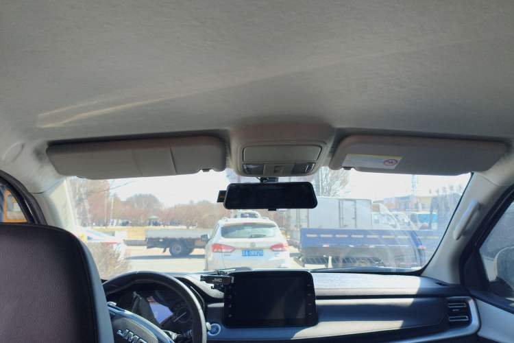 Used JMC Yuhu 7 2023 2.0T Automatic Diesel 4x4 Comfort Version Standard Wheelbase
