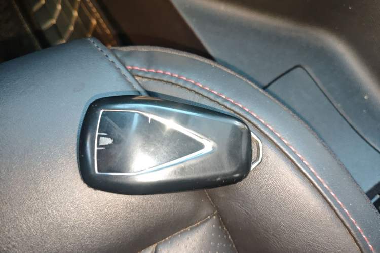 Used CHANGAN Lantop 2023 2.0T Manual Two-Wheel Drive Gasoline Elite Version Standard Cab Interior 1