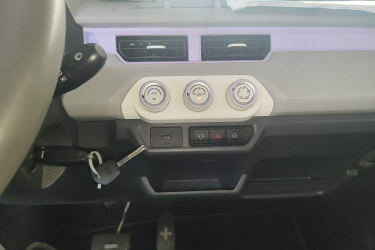 Used Chery QQ Ice Cream 2022 170km Sundae Phosphate Lithium-Ion Audio And AC Panel