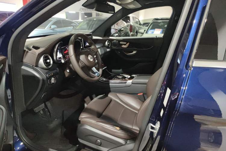 Used Mercedes-Benz GLC 2018 Facelift GLC 260 4MATIC Luxury Edition
