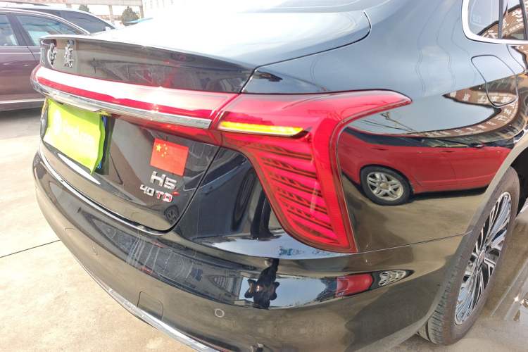 Used Hongqi H5 2025 2.0T Automatic Flag Edition – 500 000 Units Commemorative Version
