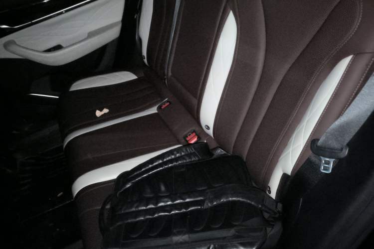 Used Geely Auto Monjaro L 2021 2.0TD DCT EVO Two-Wheel Drive Prestige Version Left Rear Seat