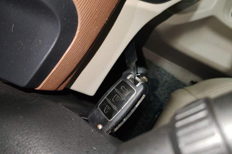 Used FORTHING Lingzhi 2020 M5L 1.6L Luxury 7-Seater Interior 1