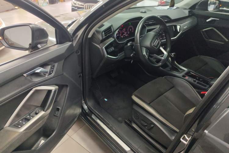 Used Audi Q3 2019 35 TFSI Advanced Dynamic Edition
