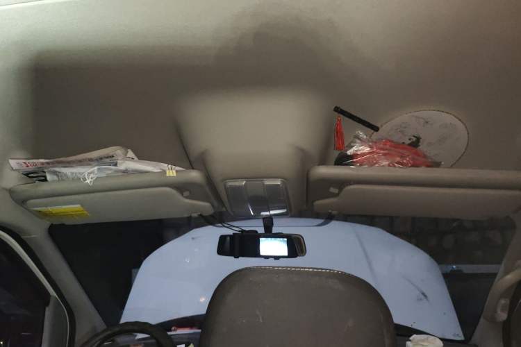 Used SAIC MAXUS Xintu V80 2019 2.5T Classic Edition 6-Speed Manual – Aoyuntong Modified Version Short Wheelbase Mid-Height Roof 5/6 Seats