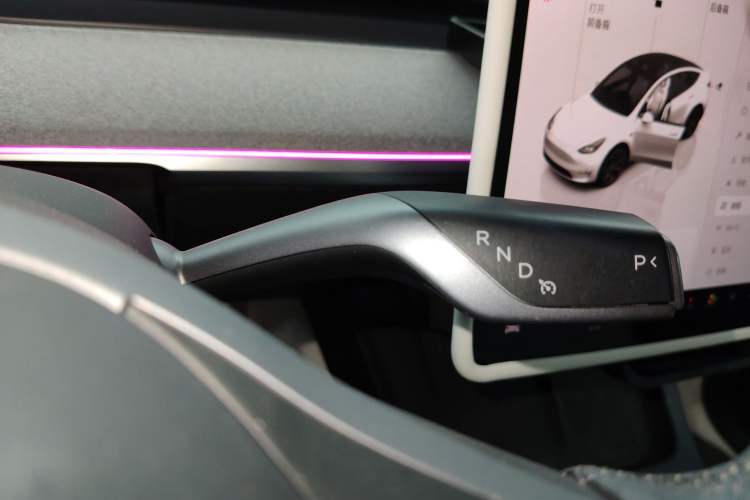 Used Tesla Model Y 2023 Long-Range All-Wheel-Drive Version
