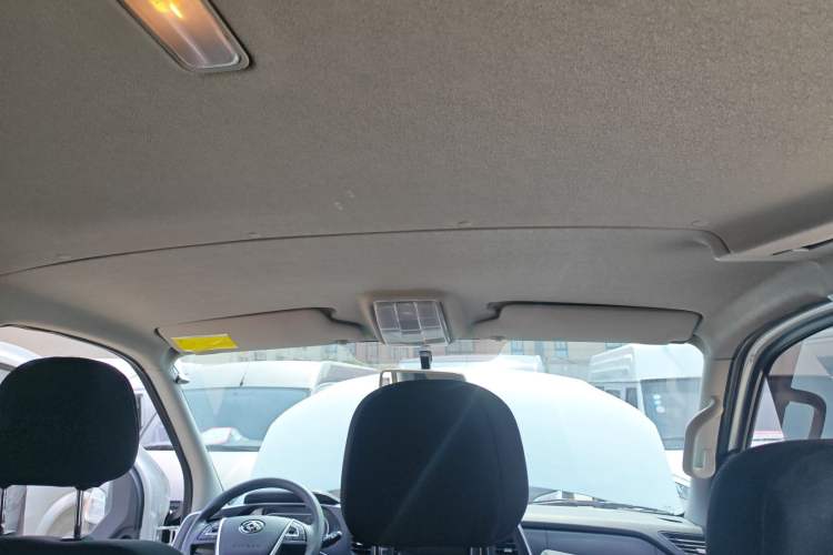 Used SAIC MAXUS Xintu V80 2023 2.0T Manual Classic Aoyuntong Short Wheelbase Ultra-Low Roof 5/6-Seater