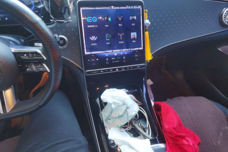 Used Mercedes-Benz EQE SUV 2023 500 4MATIC Special Edition Audio And AC Panel