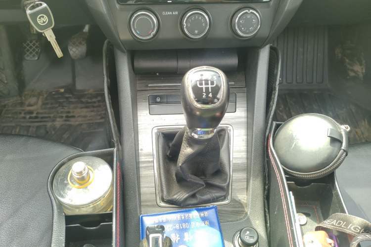 Used Skoda Octavia 2016 1.6L Manual Smart Drive Version Gear Lever