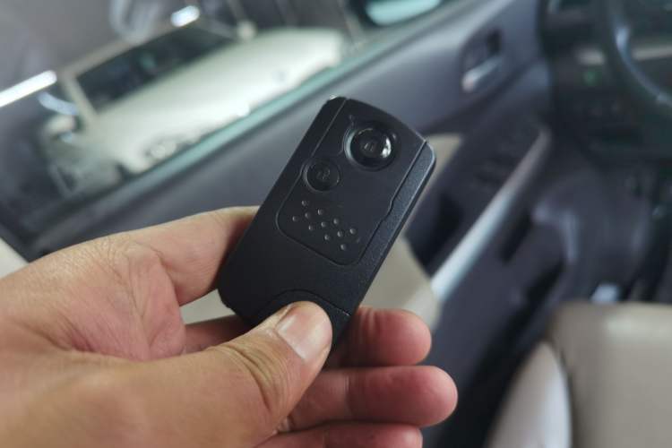 Used Honda CR-V 2013 2.4L two-wheel drive luxury version Vehicle Key