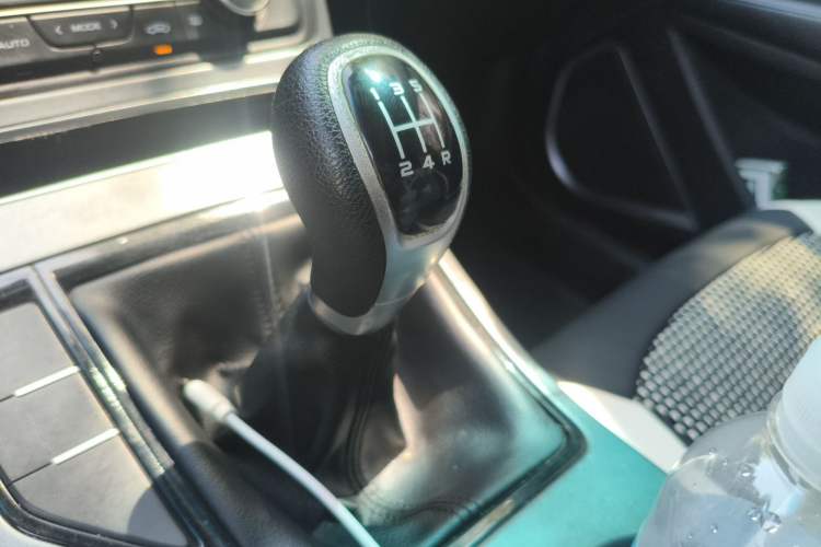 Used Geely Auto Emgrand 2019 Leading Edition 1.5L Manual Fashion Model China V Standard
