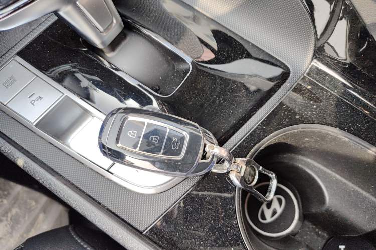 Used Hyundai Elantra 2023 1.5L CVT LUX Prestige Edition
