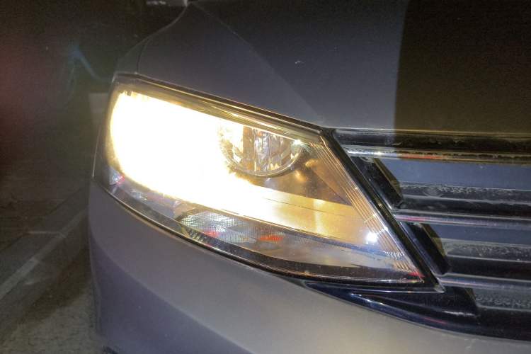 Used Volkswagen Sagitar 2017 230TSI Automatic Comfort Version
