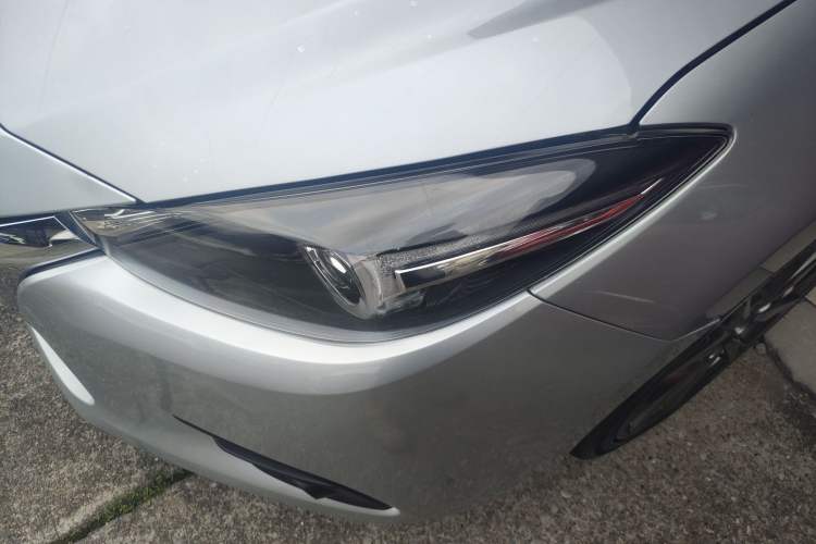 Used Mazda 3 Axela 2017 Hatchback 2.0L Automatic Luxury Model Emission Standard China V Left Front Headlight