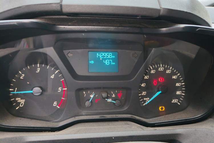 Used Ford Transit 2017 2.0T Diesel Multi-Purpose Commercial Vehicle Mid-Drive Mid-Roof China IV Standard