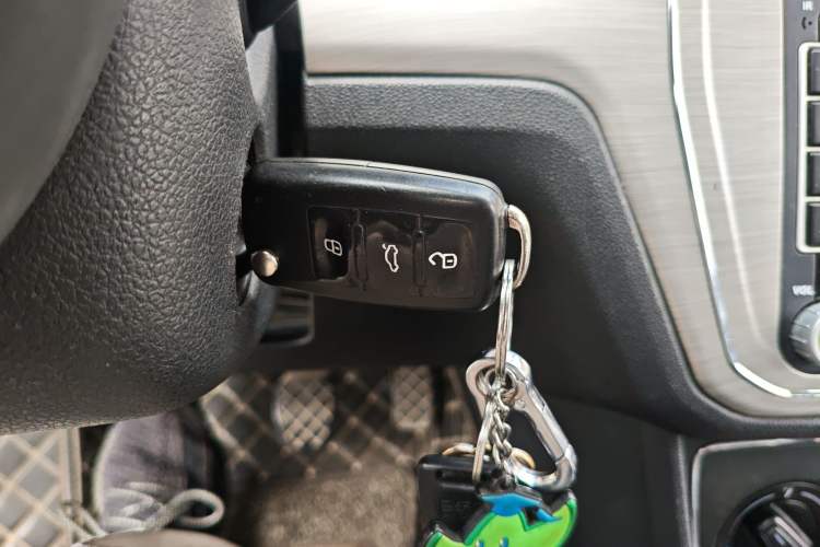 Used Volkswagen Lavida 2015 1.6L Manual Comfort Edition