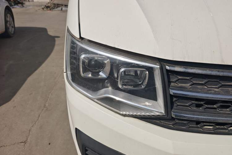 Used King Long Kairui Haoke 2019 2.2L M1 Standard Flat-Top V22 Right Front Headlight