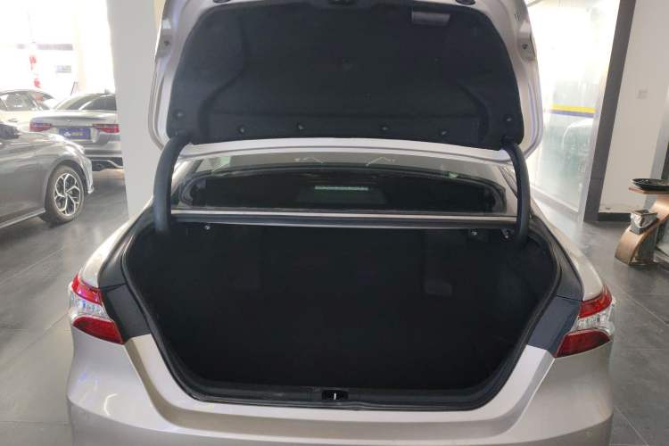 Used Toyota Camry 2019 Revised Version 2.0G Luxury Edition Trunk