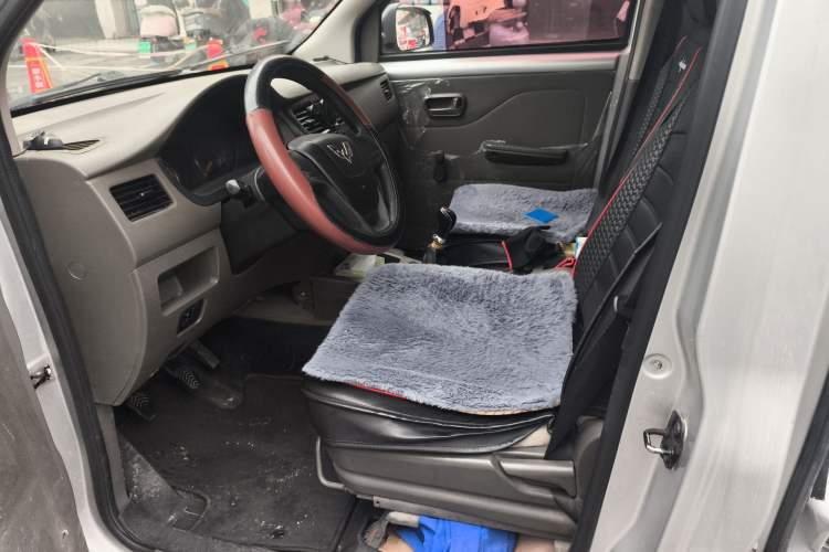 Used Wuling Rongguang V 2016 1.5L Practical Version
