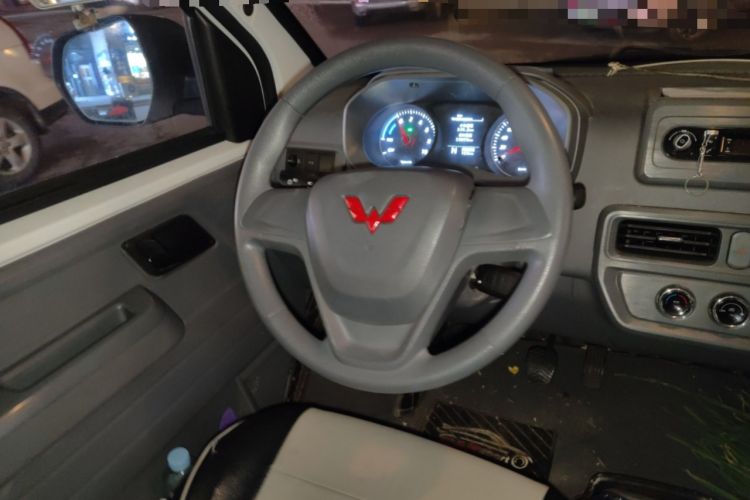 Used Wuling Yangguang 2024 300km Range Practical Window-Sealed Version 60kW Steering Wheel
