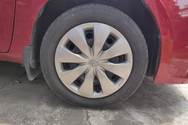 Used Toyota YARiS L Zhi Xuan 2015 1.5E Automatic Charm Edition Right Front Wheel Hub