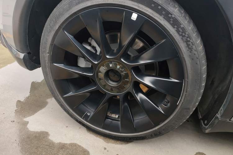 Used Tesla Model Y 2021 Long-Range All-Wheel-Drive Version 3D7
