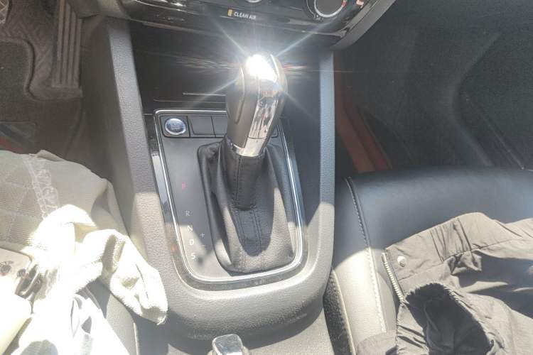 Used Volkswagen Sagitar 2017 1.6L Automatic Comfort Model Gear Lever