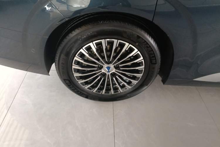 Used Denza D9 2022 DM-i 970 Four-Wheel Drive Flagship Model
