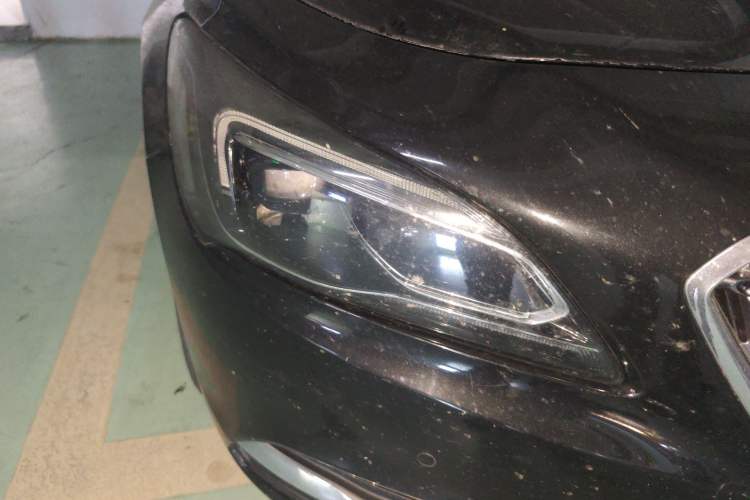 Used Buick LaCrosse 2018 28T Luxury Model Right Front Headlight